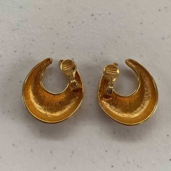 Vintage Gold Tone Crescent Monet Clip On Earrings - Picture 4 of 8